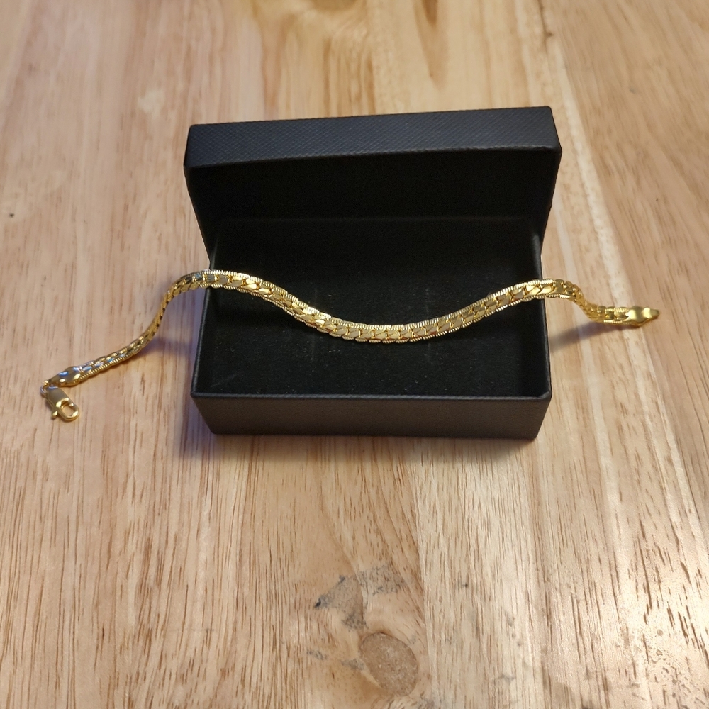 8" gold plated ladies bracelet